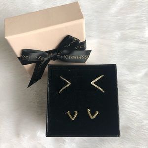 Brand New VS Bracelet and Earring Set